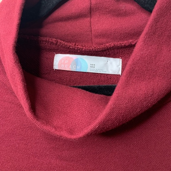 Free People Beach short sleeved sweater, size XS/S. NWT. - Picture 2 of 5